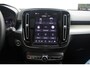 Volvo XC40 B4 Plus Dark | Trekhaak | Panoramadak | Verwarmbare voorstoelen, stuurwiel en voorruit | Premium audio by Harman Kardon | Apple carplay/Android auto |
