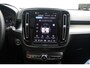 Volvo XC40 B4 Plus Dark | Trekhaak | Panoramadak | Verwarmbare voorstoelen, stuurwiel en voorruit | Premium audio by Harman Kardon | Apple carplay/Android auto |