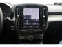 Volvo XC40 B4 Plus Dark | Trekhaak | Panoramadak | Verwarmbare voorstoelen, stuurwiel en voorruit | Premium audio by Harman Kardon | Apple carplay/Android auto |
