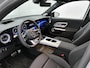 Mercedes-Benz GLB 200 Business Solution AMG 7p. 58 kWh | Premium plus pakket | Nightpakket | Parkeerpakket | Trekhaak | Vast panoramadak | GUARD 360° | Massage functie | Burmester Surround Sound systeem | 19” vijfspaaks lichtmetalen AMG-velgen |