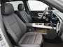 Mercedes-Benz GLB 200 Business Solution AMG 7p. 58 kWh | Premium plus pakket | Nightpakket | Parkeerpakket | Trekhaak | Vast panoramadak | GUARD 360° | Massage functie | Burmester Surround Sound systeem | 19” vijfspaaks lichtmetalen AMG-velgen |