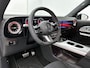 Mercedes-Benz GLB 200 Business Solution AMG 7p. 58 kWh | Premium pakket | Winterpakket | Nightpakket | Sportstoelen pakket | Trekhaak | Vast panoramadak | 19” vijfspaaks lichtmetalen AMG-velgen | GUARD 360°|