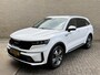 Kia Sorento 1.6 T-GDI Plug-in Hybrid 4WD DynamicPlusLine | 7-persoons | Trekhaak afneembaar | Lederen bekleding | Stoel&stuurverwarming | Camera | Adaptieve cruise | Lane assist | Dodehoekdetectie | Full-LED | DAB |Navigatie | Apple CarPlay | Bose audio | 19 inch velgen | Elektrische achterklep | Volledig onderhouden