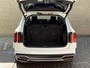 Kia Sorento 1.6 T-GDI Plug-in Hybrid 4WD DynamicPlusLine | 7-persoons | Trekhaak afneembaar | Lederen bekleding | Stoel&stuurverwarming | Camera | Adaptieve cruise | Lane assist | Dodehoekdetectie | Full-LED | DAB |Navigatie | Apple CarPlay | Bose audio | 19 inch velgen | Elektrische achterklep | Volledig onderhouden