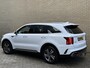 Kia Sorento 1.6 T-GDI Plug-in Hybrid 4WD DynamicPlusLine | 7-persoons | Trekhaak afneembaar | Lederen bekleding | Stoel&stuurverwarming | Camera | Adaptieve cruise | Lane assist | Dodehoekdetectie | Full-LED | DAB |Navigatie | Apple CarPlay | Bose audio | 19 inch velgen | Elektrische achterklep | Volledig onderhouden