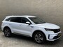 Kia Sorento 1.6 T-GDI Plug-in Hybrid 4WD DynamicPlusLine | 7-persoons | Trekhaak afneembaar | Lederen bekleding | Stoel&stuurverwarming | Camera | Adaptieve cruise | Lane assist | Dodehoekdetectie | Full-LED | DAB |Navigatie | Apple CarPlay | Bose audio | 19 inch velgen | Elektrische achterklep | Volledig onderhouden