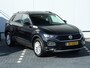 Volkswagen T-Roc 1.5 TSI Style 150 pk | Panoramadak | Led Koplampen | Trekhaak | Navigatie | Stoelverwarming