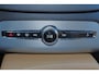 Volvo XC90 T5 AWD Inscription - IntelliSafe Assist & Surround - Adaptieve LED koplampen - Standkachel - Verwarmde voorstoelen, stuur & achterbank - Elektr. bedienb. voorstoelen met geheugen - Parkeercamera achter - Parkeersensoren voor & achter - Extra getint glas - Inklapbare trekhaak