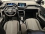 Peugeot e-2008 EV Allure Pack 50 kWh Camera | Digitaal Dashboard | 17" Lichtmetaal | Carplay | Climate Control | Cruise | DAB | LED | Parkeersensoren | Achteruitrijcamera | Airco (automatisch) | Apple Carplay/Android Auto|telefoonintegratie premium