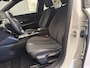 Peugeot e-2008 EV Allure Pack 50 kWh Camera | Digitaal Dashboard | 17" Lichtmetaal | Carplay | Climate Control | Cruise | DAB | LED | Parkeersensoren | Achteruitrijcamera | Airco (automatisch) | Apple Carplay/Android Auto|telefoonintegratie premium