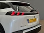 Peugeot e-2008 EV Allure Pack 50 kWh Camera | Digitaal Dashboard | 17" Lichtmetaal | Carplay | Climate Control | Cruise | DAB | LED | Parkeersensoren | Achteruitrijcamera | Airco (automatisch) | Apple Carplay/Android Auto|telefoonintegratie premium