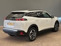 Peugeot e-2008 EV Allure Pack 50 kWh Camera | Digitaal Dashboard | 17" Lichtmetaal | Carplay | Climate Control | Cruise | DAB | LED | Parkeersensoren | Achteruitrijcamera | Airco (automatisch) | Apple Carplay/Android Auto|telefoonintegratie premium