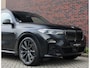 BMW X7 40i xDrive | HUD - Sky Lounge