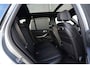 BMW X5 xDrive50e M Sport | 495 PK | PHEV | Pano | HUD | 360° | Softclose BMW X5 xDrive50e M Sport 495 PK Plug-in Hybrid met 3.0 zescilinder benzinemotor en 8-traps automatische transmissie, voorzien van een elektrisch panoramadak, luxe lederen bekleding, Head-Up D