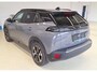 Peugeot e-2008 EV GT 54 kWh Elek. Bestuurderstoel met Massage | Camera | Stoelverwarming | Digitaal Dashboard | Climate Control | Achteruitrijcamera | Afwijkende dakkleur | Airco (automatisch)