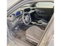 Peugeot e-2008 EV GT 54 kWh Elek. Bestuurderstoel met Massage | Camera | Stoelverwarming | Digitaal Dashboard | Climate Control | Achteruitrijcamera | Afwijkende dakkleur | Airco (automatisch)