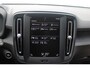 Volvo XC40 T2 129PK AUT8 Momentum Core | Cruise Control | Navigatie | Verwarmbare voorstoelen + stuurwiel | Park Assist achter | Bluetooth telefoon | Volvo OnCall | Apple CarPlay/Android Auto | 17'' Lichtmetalen wielen |