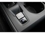 Volvo XC40 T2 129PK AUT8 Momentum Core | Cruise Control | Navigatie | Verwarmbare voorstoelen + stuurwiel | Park Assist achter | Bluetooth telefoon | Volvo OnCall | Apple CarPlay/Android Auto | 17'' Lichtmetalen wielen |