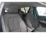 Volvo XC40 T2 129PK AUT8 Momentum Core | Cruise Control | Navigatie | Verwarmbare voorstoelen + stuurwiel | Park Assist achter | Bluetooth telefoon | Volvo OnCall | Apple CarPlay/Android Auto | 17'' Lichtmetalen wielen |