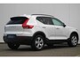 Volvo XC40 T2 129PK AUT8 Momentum Core | Cruise Control | Navigatie | Verwarmbare voorstoelen + stuurwiel | Park Assist achter | Bluetooth telefoon | Volvo OnCall | Apple CarPlay/Android Auto | 17'' Lichtmetalen wielen |