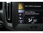Volvo XC40 T2 129PK AUT8 Momentum Core | Cruise Control | Navigatie | Verwarmbare voorstoelen + stuurwiel | Park Assist achter | Bluetooth telefoon | Volvo OnCall | Apple CarPlay/Android Auto | 17'' Lichtmetalen wielen |