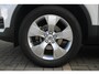 Volvo XC40 T2 129PK AUT8 Momentum Core | Cruise Control | Navigatie | Verwarmbare voorstoelen + stuurwiel | Park Assist achter | Bluetooth telefoon | Volvo OnCall | Apple CarPlay/Android Auto | 17'' Lichtmetalen wielen |