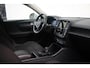 Volvo XC40 T2 129PK AUT8 Momentum Core | Cruise Control | Navigatie | Verwarmbare voorstoelen + stuurwiel | Park Assist achter | Bluetooth telefoon | Volvo OnCall | Apple CarPlay/Android Auto | 17'' Lichtmetalen wielen |