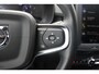 Volvo XC40 T2 129PK AUT8 Momentum Core | Cruise Control | Navigatie | Verwarmbare voorstoelen + stuurwiel | Park Assist achter | Bluetooth telefoon | Volvo OnCall | Apple CarPlay/Android Auto | 17'' Lichtmetalen wielen |