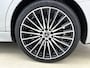 Mercedes-Benz C-klasse 300 e 140 Years Edition | Premium Plus | Nightpakket | Trekhaak | Panoramaschuifdak | 360° camera | GUARD 360° Plus | Middenconsole metaalstructuur | 19" multispaaks lichtmetalen AMG-velgen |