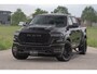 Dodge Ram BOM VOL | Night Premium | Full Option | De Meest Luxe Pick-Up in zijn Klasse | Comfortabele Dubbele Cabine met Royale 5 Zitplaatsen | BPM vrij | Nu Leverbaar uit Voorraad | Voorraad Nr 2287 - 3384 | De specialist in Amerikaanse pick‑ups in Nederland en Europa.