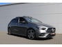 Mercedes-Benz B-klasse 200 Aut AMG Pakket AMG NightPakket (Panoramadak Sportleder Navi/Camera Sfeer Trekhaak Full-Led PrivacyGlass Pdc V+A)