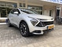 Kia Sportage 1.6 T-GDi Plug-in Hybrid AWD DynamicPlusLine Keyless start&Co/Cruise contr. Adapt./Apple Carply/Elektr. Climate contr./Deel lederen interieur/Schakel paddles aan het stuur Panorama dak/Elektr. autom. airco/Verw. in hoogte verst.b. stoelen/Verw. verst.b. Stuur/Verw. elektr. verst.b. buitenspieg. met dodehoek detectie/Navi Fullmap/Achteruitrijcamera/Parkeersens.