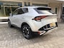 Kia Sportage 1.6 T-GDi Plug-in Hybrid AWD DynamicPlusLine Keyless start&Co/Cruise contr. Adapt./Apple Carply/Elektr. Climate contr./Deel lederen interieur/Schakel paddles aan het stuur Panorama dak/Elektr. autom. airco/Verw. in hoogte verst.b. stoelen/Verw. verst.b. Stuur/Verw. elektr. verst.b. buitenspieg. met dodehoek detectie/Navi Fullmap/Achteruitrijcamera/Parkeersens.
