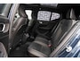 Volvo EX40 Single Motor Extended Range Ultra Black Edi 82 kWh | Europa | Harman Kardon audio | 20" | Schuif-/kanteldak | Getint Glas | Elektrische stoelverstelling | Nubuck bekleding | Adaptive Cruise Control | Dodehoekdetectie |