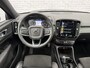 Volvo XC40 T3 R-Design Aut | Trekhaak | Stoel- en Stuurverwarming | Achteruitrijcamera | Parkeersensoren Voor en Achter | 19 Inch Velgen | Voorruitverwarming | Getint Glas | Keyless | Navigatie | Apple Carplay / Android Auto | Nubuck Bekleding |