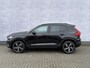 Volvo XC40 T3 R-Design Aut | Trekhaak | Stoel- en Stuurverwarming | Achteruitrijcamera | Parkeersensoren Voor en Achter | 19 Inch Velgen | Voorruitverwarming | Getint Glas | Keyless | Navigatie | Apple Carplay / Android Auto | Nubuck Bekleding |
