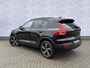 Volvo XC40 T3 R-Design Aut | Trekhaak | Stoel- en Stuurverwarming | Achteruitrijcamera | Parkeersensoren Voor en Achter | 19 Inch Velgen | Voorruitverwarming | Getint Glas | Keyless | Navigatie | Apple Carplay / Android Auto | Nubuck Bekleding |
