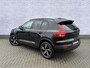 Volvo XC40 T3 R-Design Aut | Trekhaak | Stoel- en Stuurverwarming | Achteruitrijcamera | Parkeersensoren Voor en Achter | 19 Inch Velgen | Voorruitverwarming | Getint Glas | Keyless | Navigatie | Apple Carplay / Android Auto | Nubuck Bekleding |
