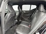 Volvo XC40 T3 R-Design Aut | Trekhaak | Stoel- en Stuurverwarming | Achteruitrijcamera | Parkeersensoren Voor en Achter | 19 Inch Velgen | Voorruitverwarming | Getint Glas | Keyless | Navigatie | Apple Carplay / Android Auto | Nubuck Bekleding |