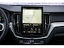 Volvo XC60 T6 350 pk Plug-in Hybrid AWD Plus Black Edition | Trekhaak 2.250 kg | Facelift | PHEV | 360° Camera | Panoramadak | Head-up Display | Trekhaak | Keyless Entry | Lichtmetalen Velgen 21 inch | Elektrische Achterklep | Cruise Control Adaptief | BLIS | Navigatie