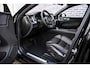 Volvo XC60 T6 350 pk Plug-in Hybrid AWD Plus Black Edition | Trekhaak 2.250 kg | Facelift | PHEV | 360° Camera | Panoramadak | Head-up Display | Trekhaak | Keyless Entry | Lichtmetalen Velgen 21 inch | Elektrische Achterklep | Cruise Control Adaptief | BLIS | Navigatie