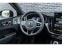 Volvo XC60 T8 Plug-in hybrid AWD Ultra Dark Exec. Ed. | Bowers & Wilkins | Luchtvering | Stoelmassage & Ventilatie | Gelaagd glas | Head-up Display | 22'' |