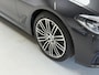 BMW 5-Serie 530i High Executive - M SPORT - LEDEREN DASHBOARD - SCHUIFDAK - 19 INCH - NAPPA LEER - DISPLAY SLEUTEL