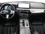 BMW 5-Serie 520i M-Sport | Leder | Stoelverwarming | Cruise control | Camera | Park assist | Navigatie | Carplay | Sfeerverlichting | Climate control | Full LED