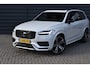 Volvo XC90 2.0 T8 Recharge AWD R-Design *Orig. NL* | Panorama | Trekhaak | Luchtvering | B&W Audio | 22'' Wielen | Head- Up |
