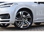 Volvo XC90 2.0 T8 Recharge AWD R-Design *Orig. NL* | Panorama | Trekhaak | Luchtvering | B&W Audio | 22'' Wielen | Head- Up |