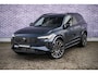 Volvo XC90 2.0 T8 Plug-in hybrid AWD Ultra Black Edition | Black Pack | Bowers & Wilkins Audio | Luchtvering | Adaptieve Cruise Control | Pilot Assist | Massage & Ventilatie | Gelamineerde Zijruiten Rondom | Getint Glas | Zitverlenging | Trekhaak