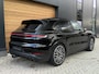 Porsche Cayenne 3.0 E-Hybrid Black Edition MASSAGE|PASSENGER-DISPLAY|SPORTUITLAAT|TREKHAAK|PANO|BOSE