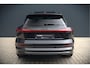 Audi E-tron e-tron 50 quattro Launch edition Black 71 kWh | Black Edition | Panoramadak | Memory Seat | Luchtvering | Adaptive Cruise Control | Keyless | Matrix LED | Trekhaak | Stoelverwarming | NAP | SOH 94,39%