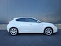 Alfa Romeo Giulietta 1.4 T Distinctive | Schuifkanteldak | Goed onderhouden | Half lederen bekleding | Cruise control |